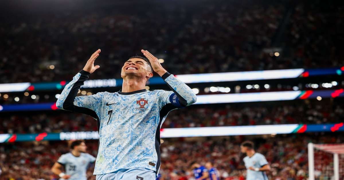 كريستيانو رونالدو يبلغ الهدف 942