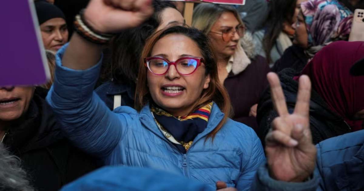 تنفيذا للحكم الصادر في حقها في قضية التآمر: إيقاف الناشطة شيماء عيسى