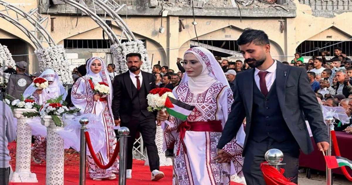 ثوب الفرح: عرس جماعي في غزة بين ركام الحرب