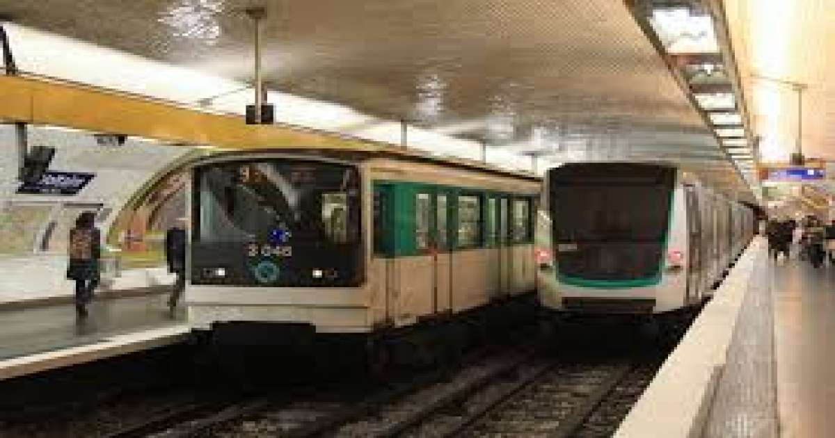 إصابة ثلاث نساء بعمليات طعن في مترو باريس