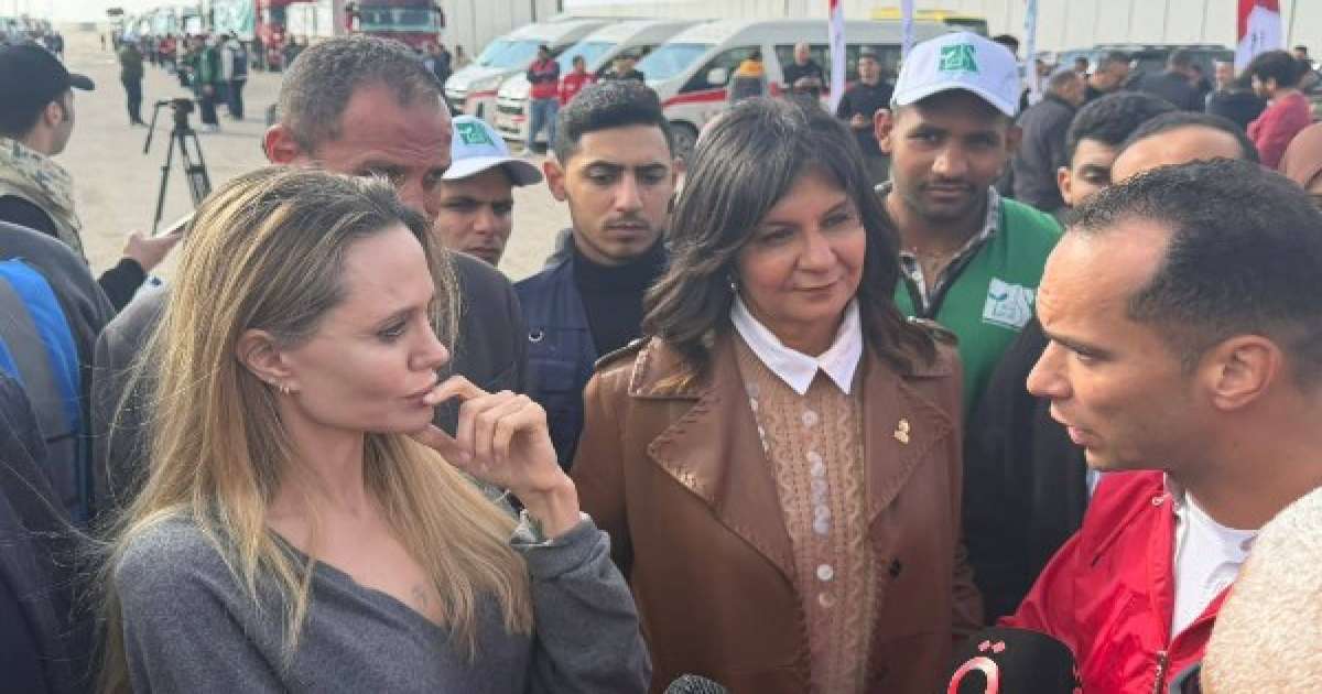 بالصور من معبر رفح: أنجلينا جولي تطالب بإيصال المزيد من المساعدات إلى قطاع غزة