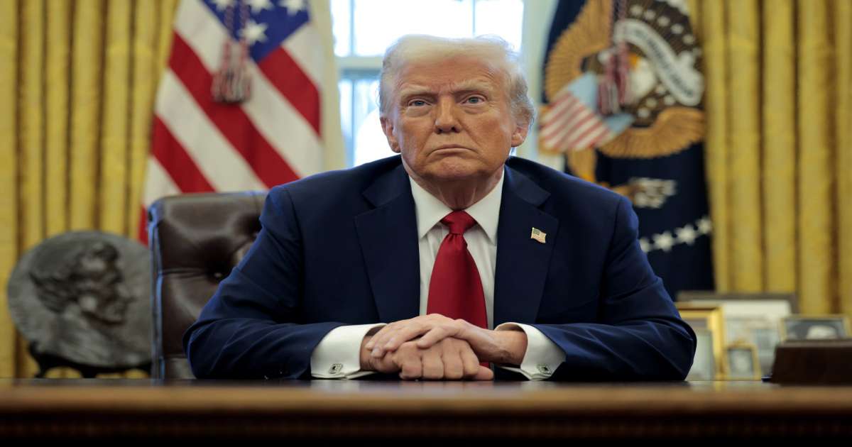 تصريحات صادمة لوزير الصحة الأمريكي عن ترامب