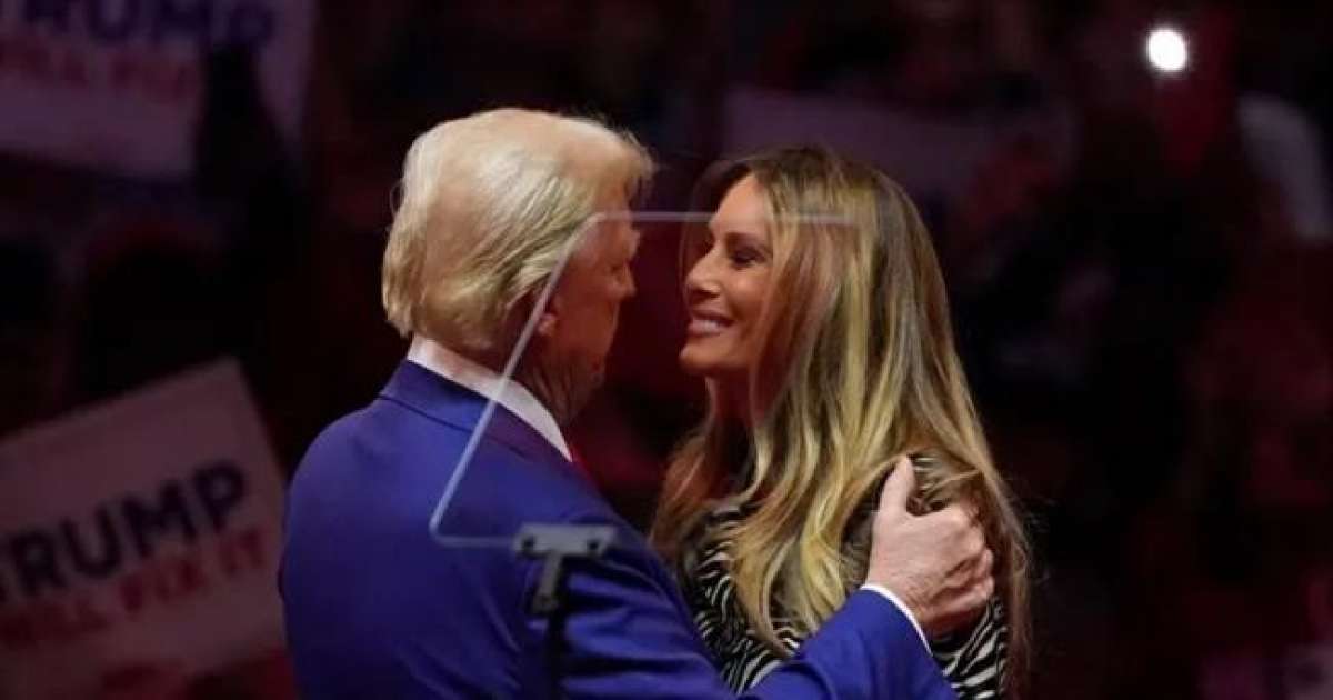 ترامب يروّج لفيلم زوجته الجديد