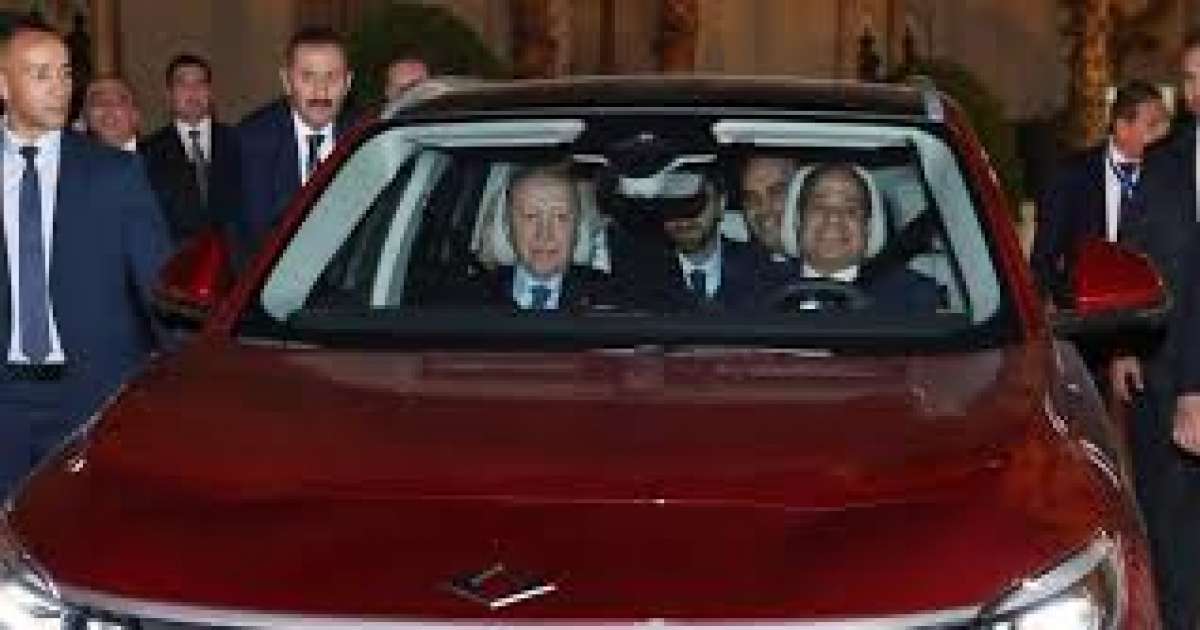 أردوغان يهدي السيسي سيارة كهربائية